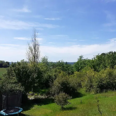 Gospodarstwo wiejskie La Roulotte Perchee Avec Piscine En Dordogne *